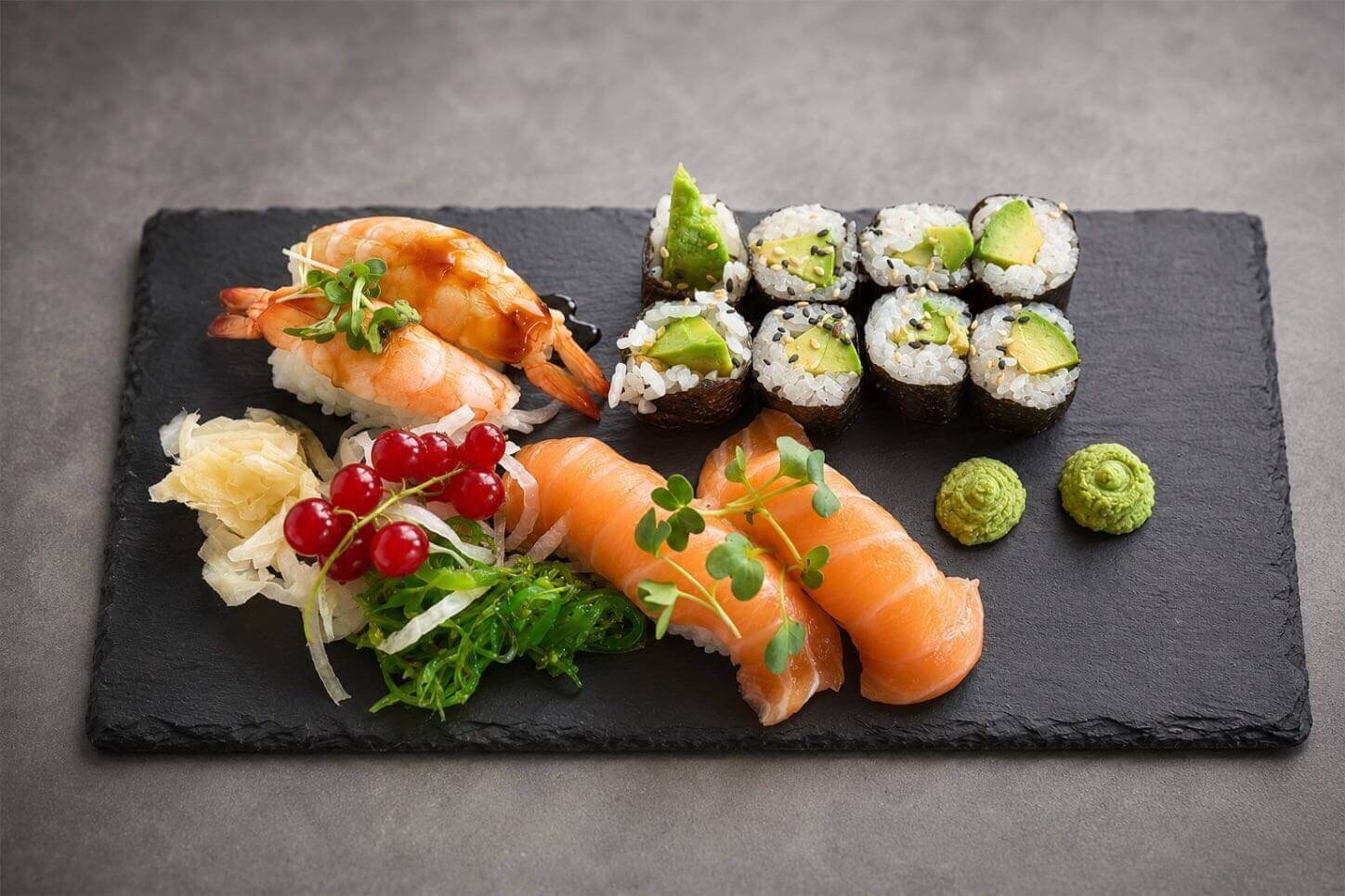 Frisch zubereitetes Sushi im Restaurant am Markt Leck